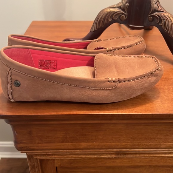 UGG Milana Chestnut leather loafer, size 6.5. - Picture 5 of 9